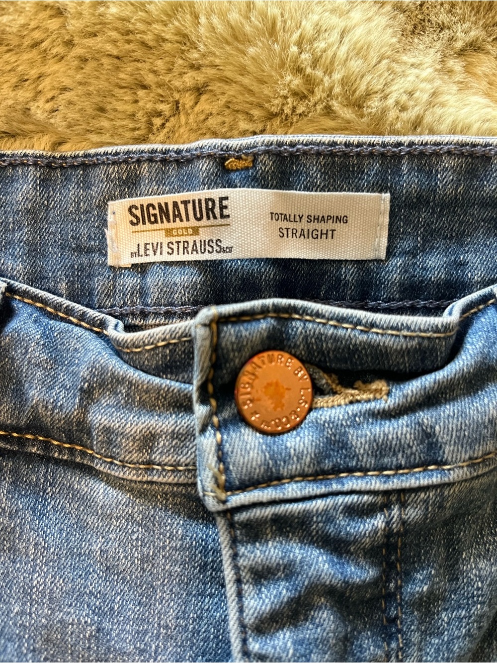Signature by Levi Strauss High-Rise Jeans in Medium Blue - Picture 4 of 5